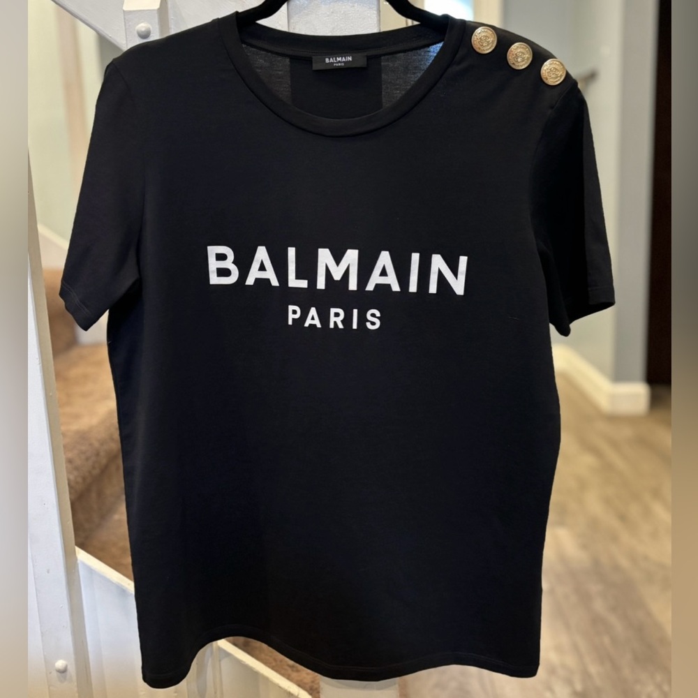 Balmain Logo T-shirt and three-button shoulder detail like new! SZ. L